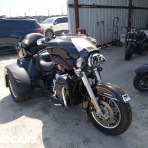 2013 Harley-Davidson FLHTCUTG, Tri Glide Ultra Classic